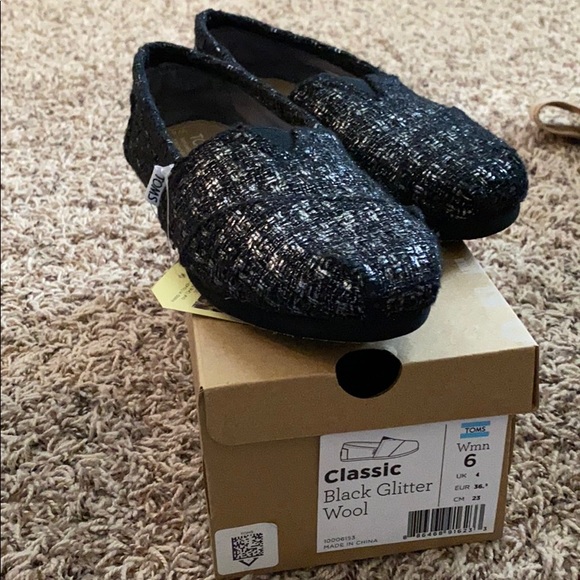 brand new black toms - Picture 3 of 4